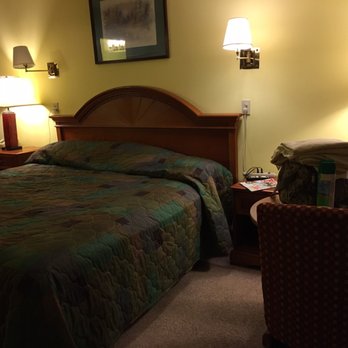 The Mountaineer Inn - King bedroom - Hotels Near Me - Asheville, North Carolina The Mountaineer Inn - King bedroom - Hotels Near Me - Asheville, North Carolina