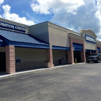 Goodwill Retail Store & Donation Center - Honore - Front of building - Thrift Stores Near Me - Sarasota, Florida