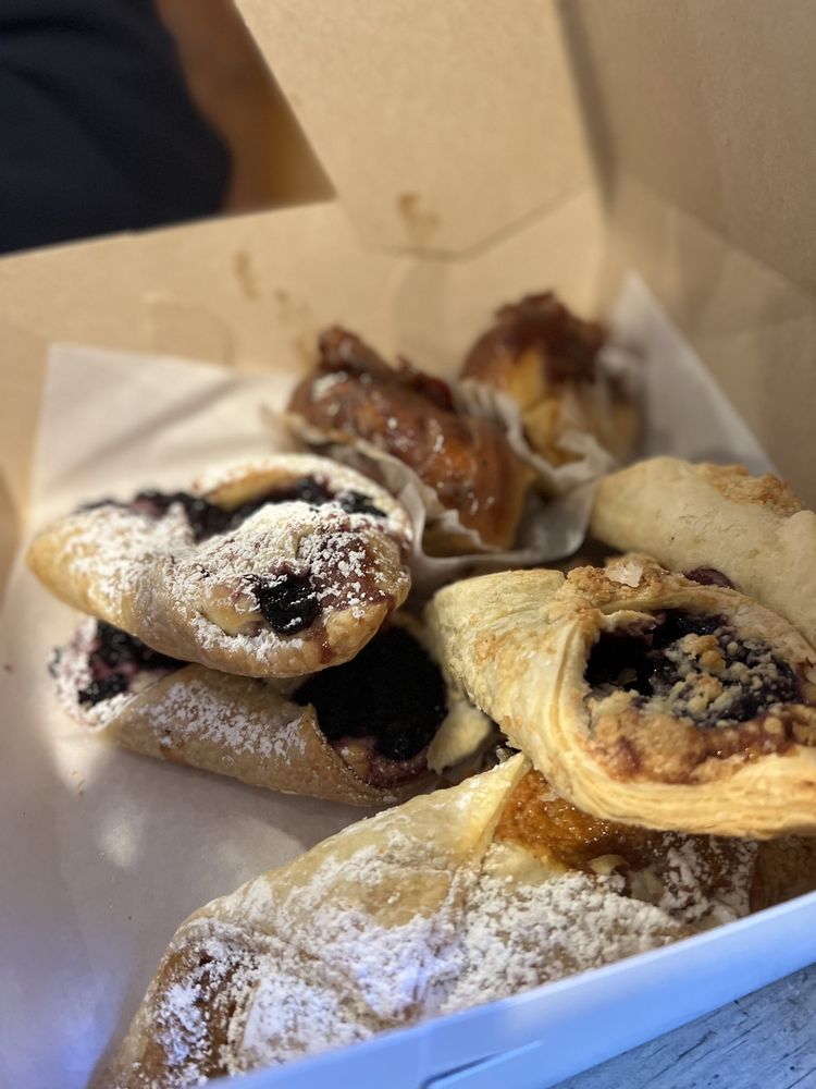 ALICIA’S SUGAR SHACK 225 Photos & 355 Reviews 24191 Hwy 108, Twain