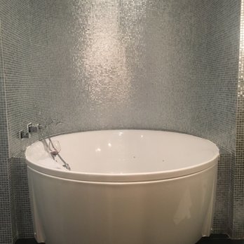 Hotel Crayon Rouge - The tub - Hotels Near Me - Paris, 75 Hotel Crayon Rouge - The tub - Hotels Near Me - Paris, 75