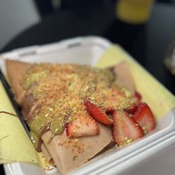 Los Feliz Night Market - Crêpes with Nutella and strawberries