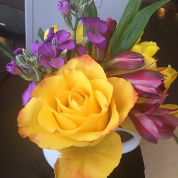Shayna's Place - Flowers at each table - Juice Bars & Smoothies Near Me - Wickford, Rhode Island Shayna's Place - Flowers at each table - Juice Bars & Smoothies Near Me - Wickford, Rhode Island