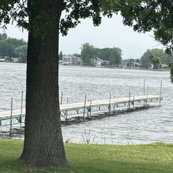 Flickabird's Resort - Wire docks that don't adjust to water level, fiberglass boat's beware