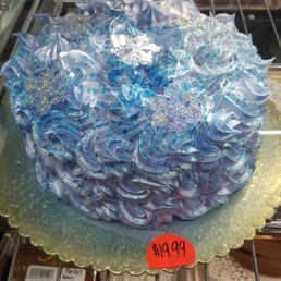 One of the prettiest cakes i have ever seen! One of the prettiest cakes i have ever seen!