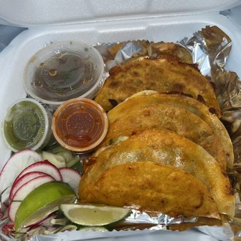 Tacos Los Primos - Queso birria w consommé - Food Trucks Near Me - Arlington, Virginia