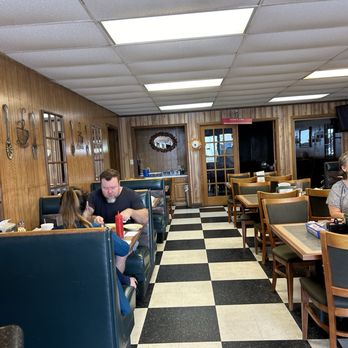 Cassie's Cafe - Interior more rooms at the side and rear - American Near Me - Ardmore, Alabama Cassie's Cafe - Interior more rooms at the side and rear - American Near Me - Ardmore, Alabama
