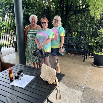 SASS - Outdoor dining area, very shady. - Southern Near Me - Thomasville, Georgia
