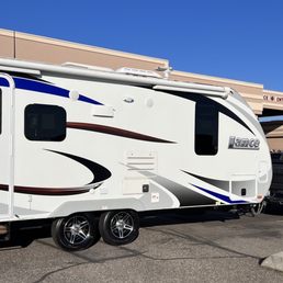 2018 Lance trailer model 1995