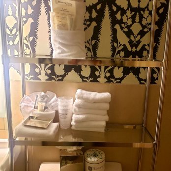 Maryland Inn - Bathroom towel and toiletry set up. - Hotels Near Me - Annapolis, Maryland