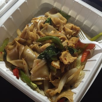 Khantoke Thai - Chicken pad kee Mao - $6.95. - Thai Near Me - Hillsboro, Oregon