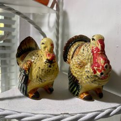 Life Message Thrift - Salt and pepper shakers