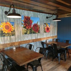 Wilson Creek Cafe - Seating area