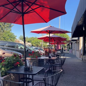 Redwood Cafe - Cute tables outside - American Near Me - Cotati, California Redwood Cafe - Cute tables outside - American Near Me - Cotati, California