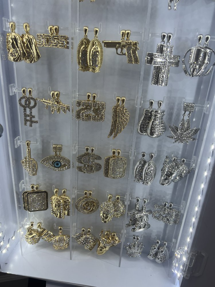 DOLLAR PARADISE Updated September 2024 93 Photos 4415 W Clinton Ave, Fresno, California