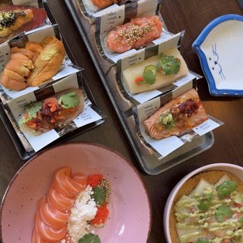 Temaki Society - CUT, Golden Uni, Bahn - Mi (top left) Temaki Five (top right) Salmon Sashimi (bottom left) Yellowtail Tostada (bottom right) - Seafood Near Me - Los Angeles, California Temaki Society - CUT, Golden Uni, Bahn - Mi (top left) Temaki Five (top right) Salmon Sashimi (bottom left) Yellowtail Tostada (bottom right) - Seafood Near Me - Los Angeles, California