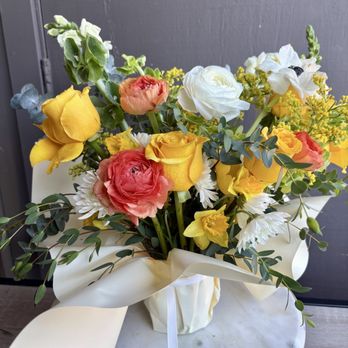 The Flower Habit - Flower bouquet - Floral Designers Near Me The Flower Habit - Flower bouquet - Floral Designers Near Me