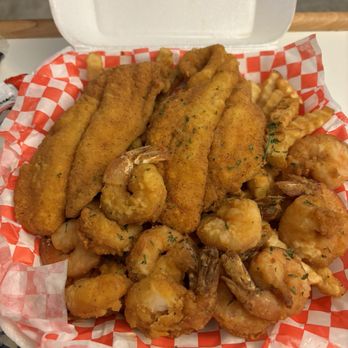 Pete’s Cajun Seafood - Fish Shrimp & Fries Combo Plate - Food Trucks Near Me - Hutto, Texas