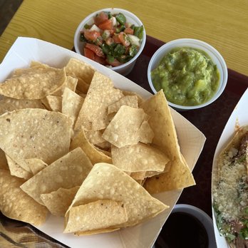 El Jefe Luchador - Lg Chips & Guac - Mexican Near Me - Deerfield Beach, Florida El Jefe Luchador - Lg Chips & Guac - Mexican Near Me - Deerfield Beach, Florida