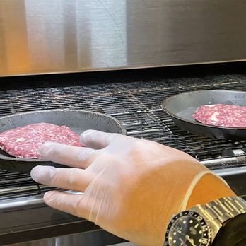 Slidders Pizza - Patt's going into the oven - Pizza Near Me - Orlando, Florida