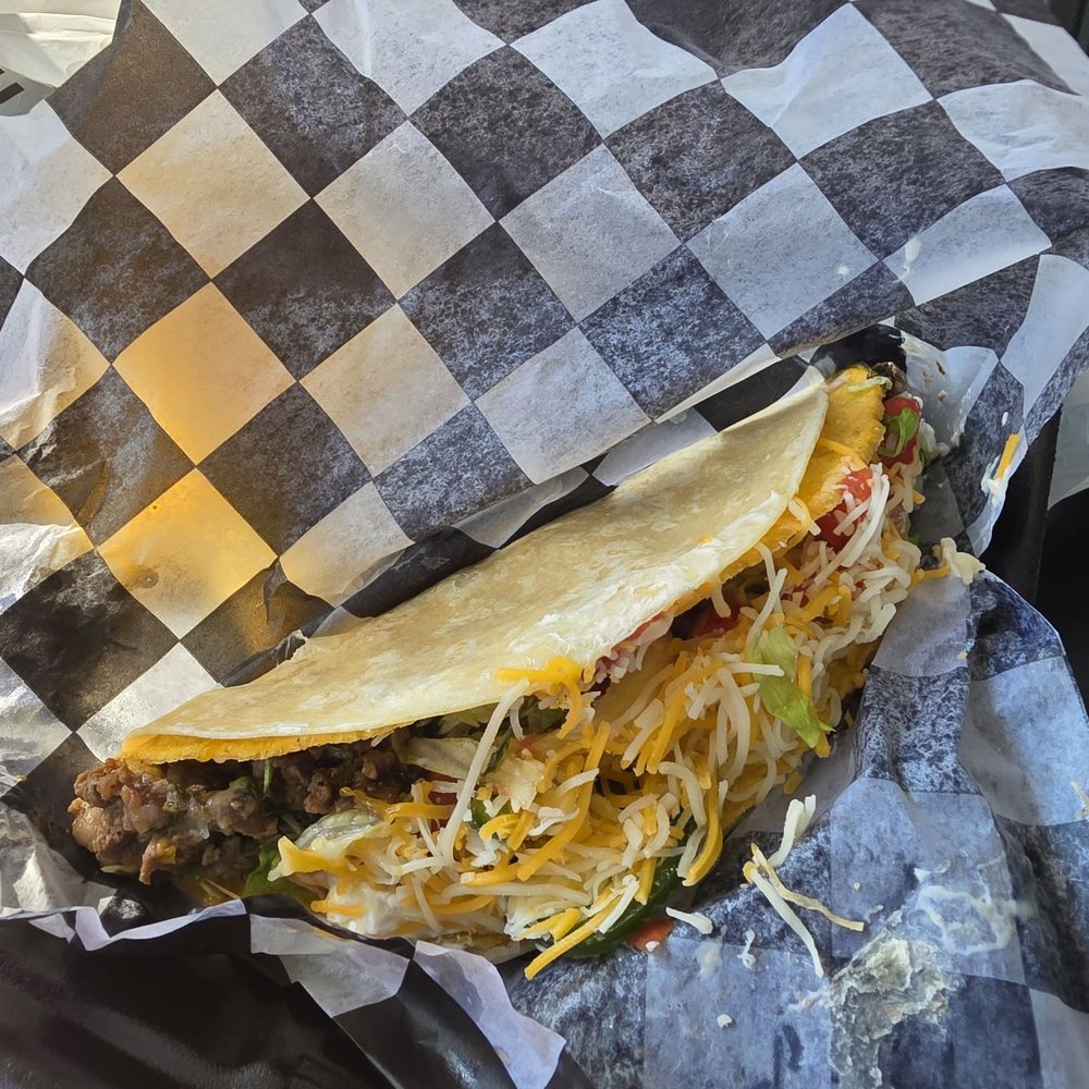 Queso crunch steak taco