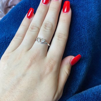 Le's Nails & Spa - There okay shaping isn't that good and the polish is messy - Nail Salons Near Me - Keizer, Oregon