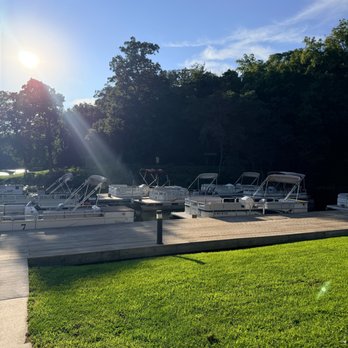 Lake Macbride Boat Rentals - pontoon boat fleet - Boating Near Me Lake Macbride Boat Rentals - pontoon boat fleet - Boating Near Me