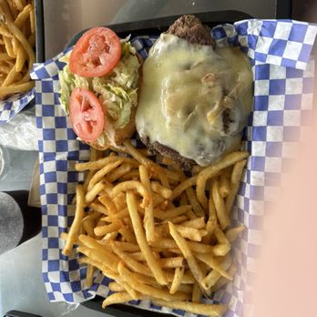 Cabana Lake Keowee - Doug Hollow Burger - Sports Bars Near Me - Seneca, South Carolina