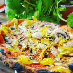 Lukas Pizzeria - Mushroom and banana peppers pizza
