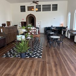 Eleanor's Coffee & Cake - Shop
