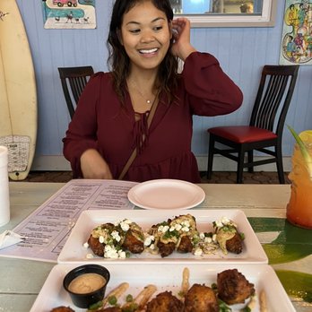 Kaya Island Eats - The lovely Lesley, wings and conch fritters - Caribbean Near Me - Key West, Florida Kaya Island Eats - The lovely Lesley, wings and conch fritters - Caribbean Near Me - Key West, Florida