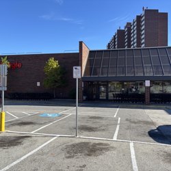 Giant Eagle - An example of one of the worst places to shop if you expect even the slightest semblance of customer service skillset.