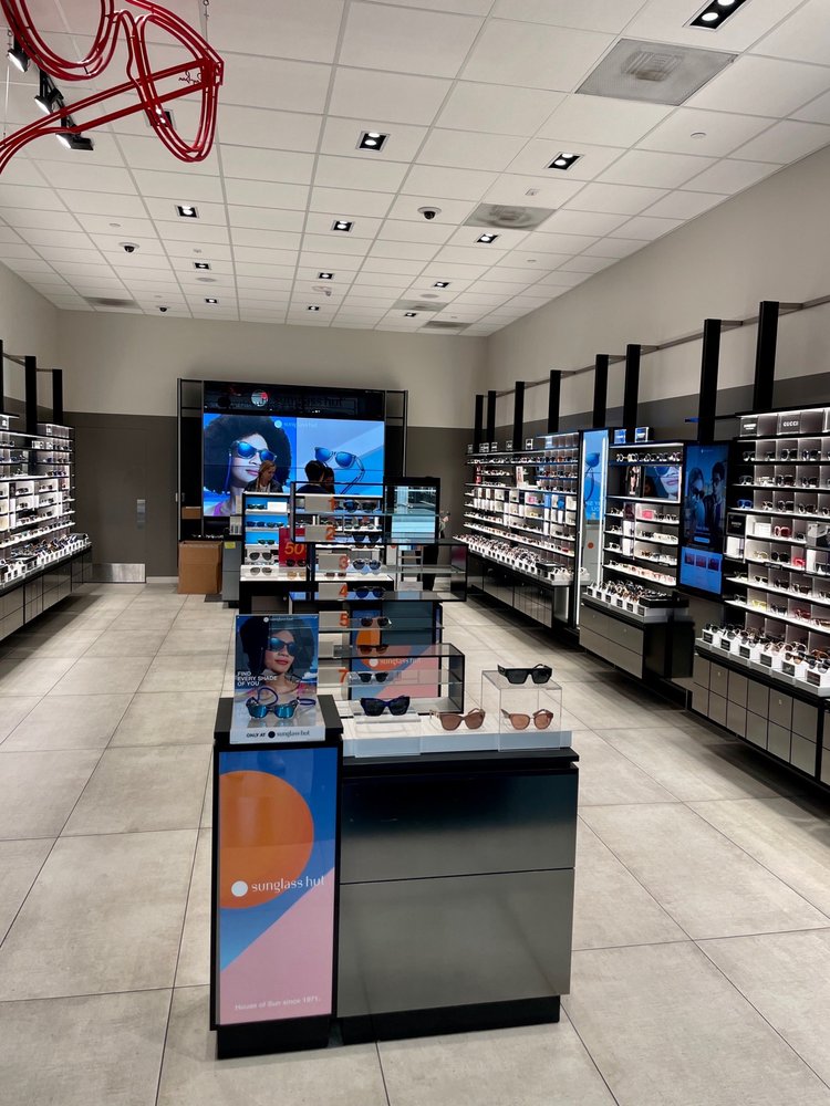 SUNGLASS HUT Updated September 2024 35 Reviews 2325 El Camino