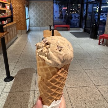 Salt & Straw - Coffee and Love Nuts - Ice Cream & Frozen Yogurt Near Me - Seattle, Washington