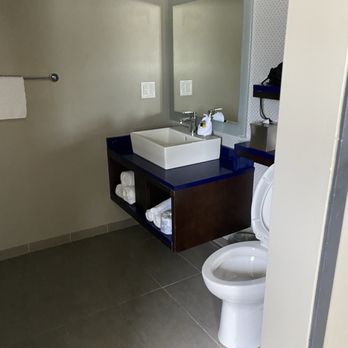 GLō Best Western Lexington - Handicap bathroom - Hotels Near Me - Lexington, Kentucky GLō Best Western Lexington - Handicap bathroom - Hotels Near Me - Lexington, Kentucky
