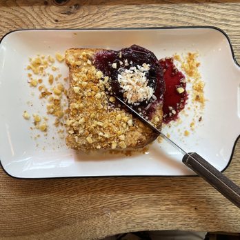 Novela Cafe Social - Almond Butter Jam Toast - Breakfast & Brunch Near Me - Miami, Florida