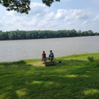 Harmonie State Park - Wabash River picnic area - Parks Near Me - New Harmony, Indiana