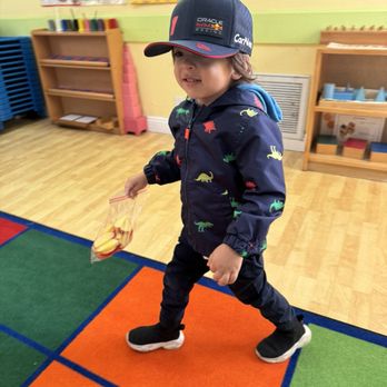 Princeton Montessori Academy - El llegando contento a la escuela - Preschools Near Me - Altadena, California Princeton Montessori Academy - El llegando contento a la escuela - Preschools Near Me - Altadena, California