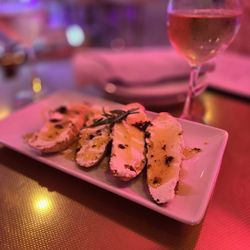 Dua Champagne & Wine Lounge