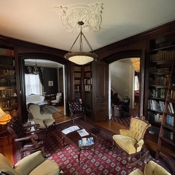 The Bevin House - Beautiful library - Bed & Breakfast Near Me - East Hampton, Connecticut The Bevin House - Beautiful library - Bed & Breakfast Near Me - East Hampton, Connecticut