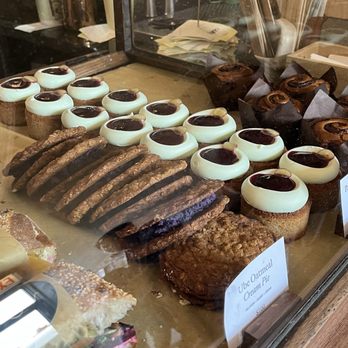 Del Sur Bakery & Cafe - Filipino Near Me - Chicago, Illinois