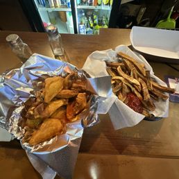 Mild wings with fries Mild wings with fries