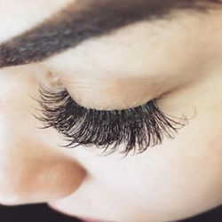 Beauty By Kewi - Volume set with wisp