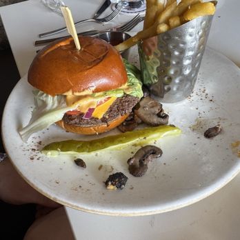 Edison, Craft Ales + Kitchen - smash burger - Gastropubs Near Me - Asheville, North Carolina Edison, Craft Ales + Kitchen - smash burger - Gastropubs Near Me - Asheville, North Carolina