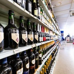R & H Liquor - R & H Stores - Landa St