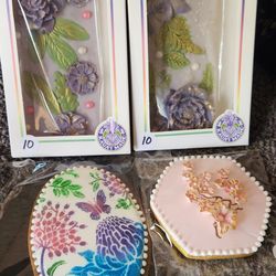 The Sugar Gallery - More than cakes - amazing decorated cookies, chocolate bars and more at a craft fair. Hand made flowers & air brushed stencil cookies