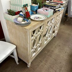 Lynn's Consignments Fun Home Furnishings