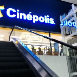 Las Tiendas - Ya que estamos de turista  nos dimos una vuelta por el cine