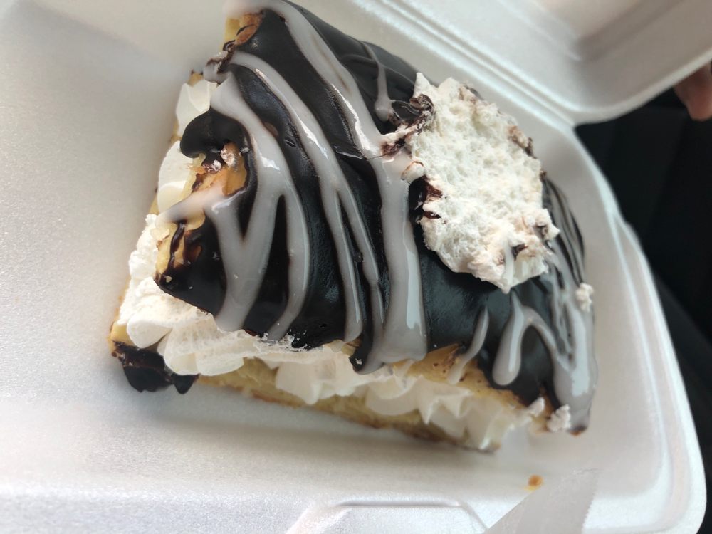 Salinas Bakery Logo