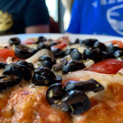 Onion black olive and red pepper pizza