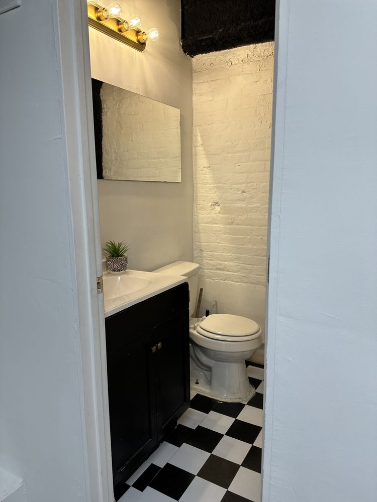 The Yoni Specialist  Logo